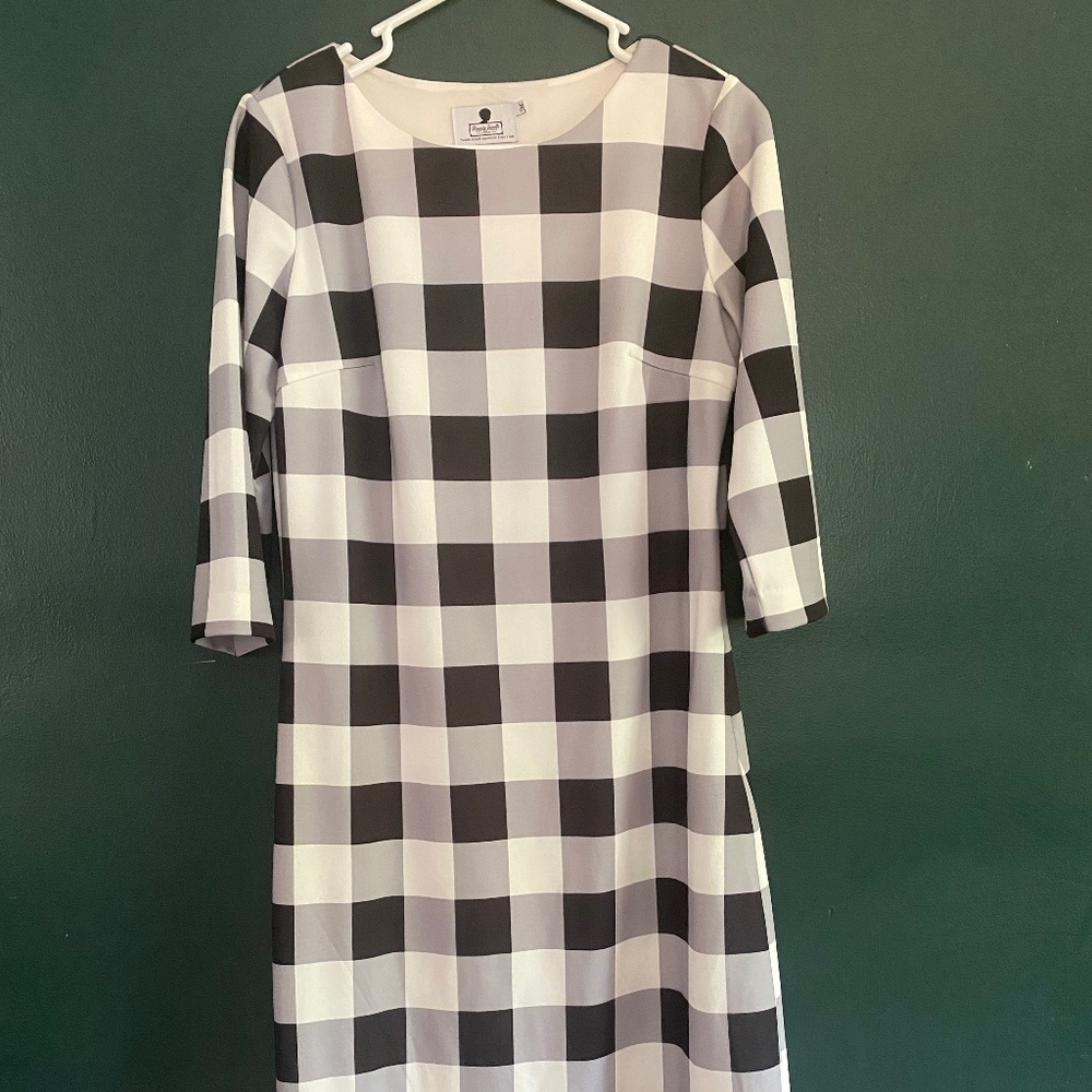 Dainty Jewell’s Dress M